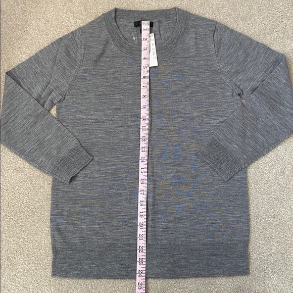 J. Crew women's 100% merino wool Heather Gray Crewneck Sweater. NWT. Size Med - Picture 4 of 5